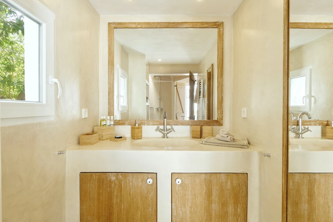 1681373354-Luxury real estates villa to rent Ibiza Lorenzo 39 bathroom.webp